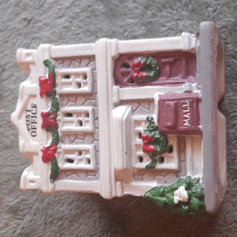 CHRISTMAS VILLAGE - Picture 4 of 5